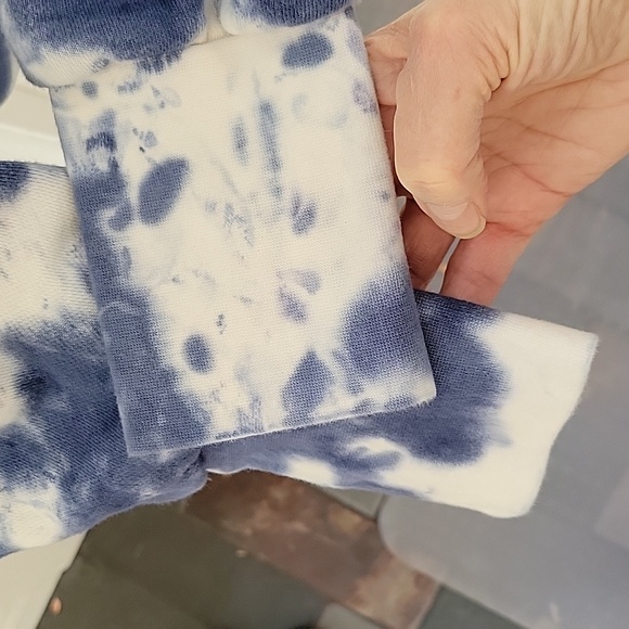 Women’s Tie Dye Cropped Sweatshirt size M - Old Navy - Picture 3 of 5